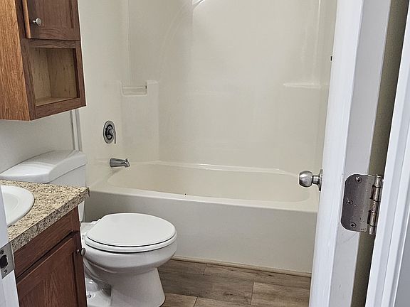 3rd image of 2550 Cleveland Ct #258
