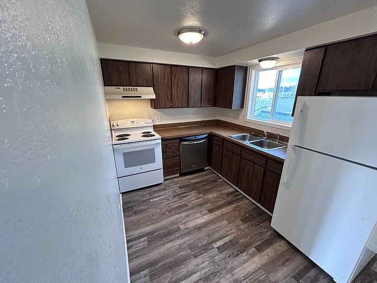 795 Elm Ave — Photo 14