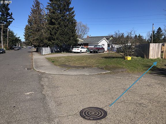 2nd image of SE Woodstock Blvd