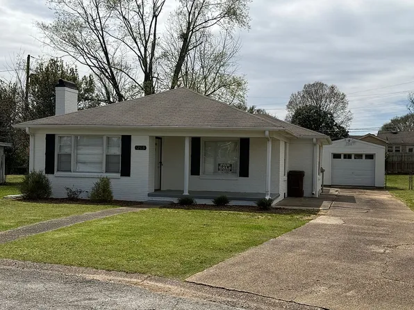 1203 Spruce Cir, Sheffield, AL 35660