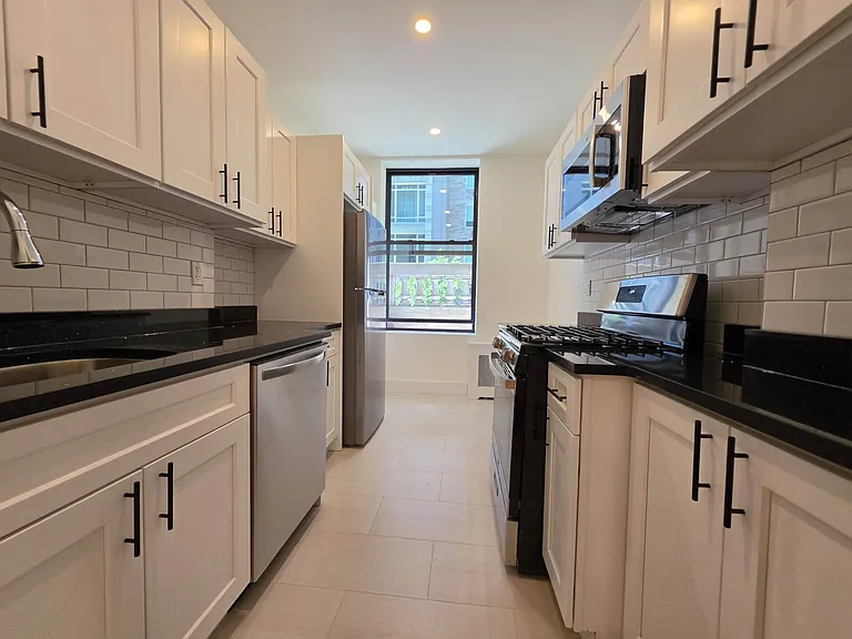 265 W 81st St #3Y — Photo 8
