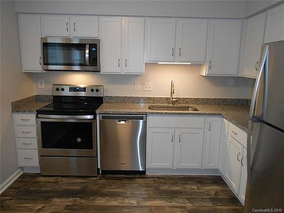3rd image of 6822 Farmingdale Dr APT D