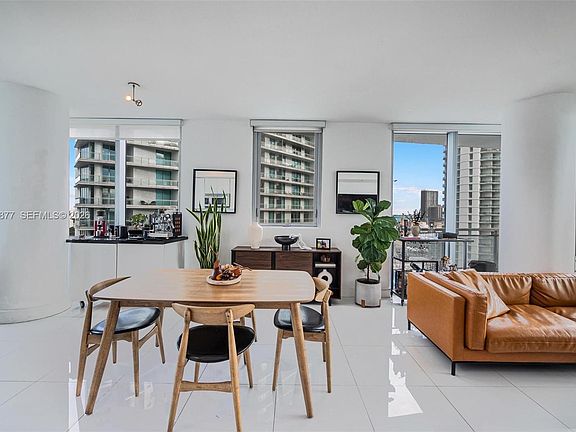 4th image of 92 SW 3rd St APT 2710