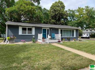 984 Crestview Dr, Vermillion, SD 57069