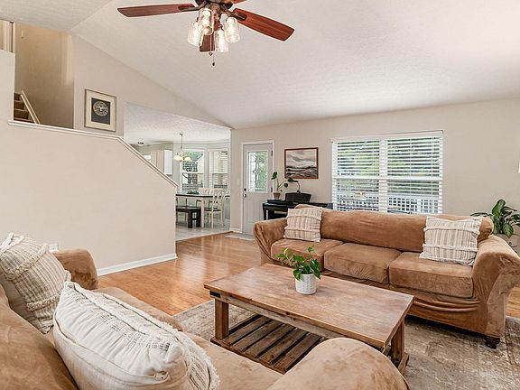 3rd image of 5062 Hilliard Green Dr