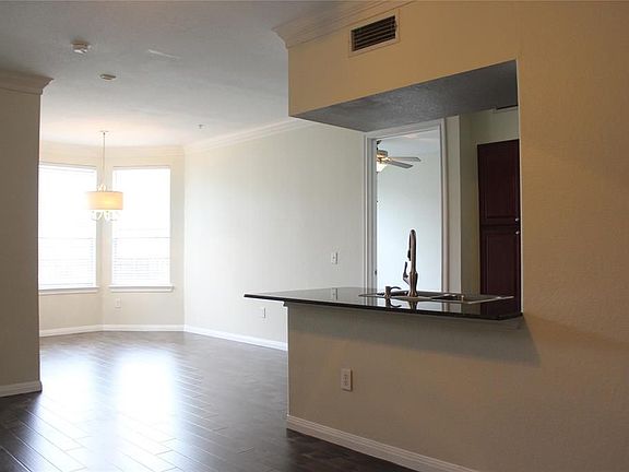 4th image of 7575 Kirby Dr APT 2112