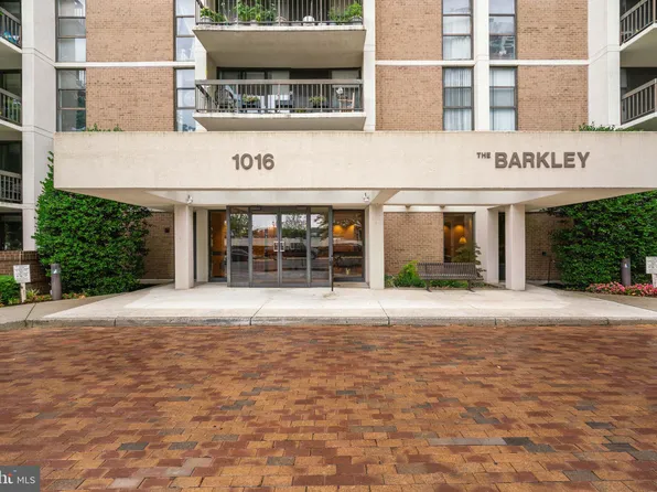 1016 S Wayne St APT 902, Arlington, VA 22204
