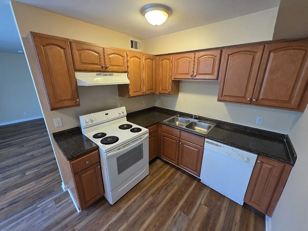 1 bed, 1.0 bath, 720 sqft, $949 — Photo 3