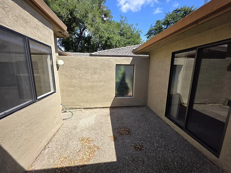 2406 Central Park Dr — Photo 9