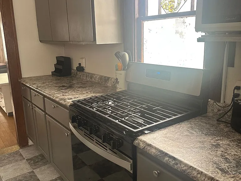 320 W Kemp St — Photo 6