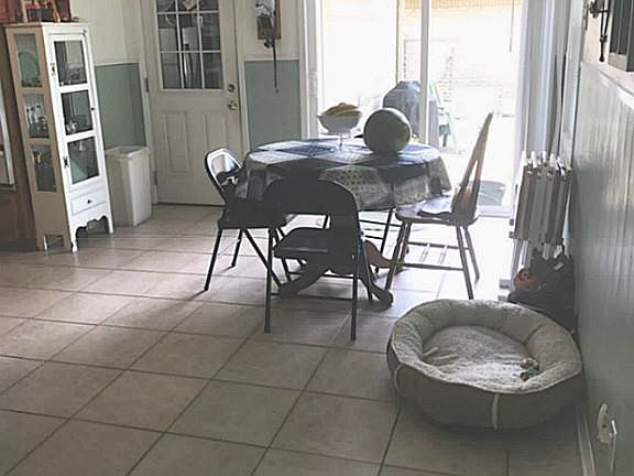 4th image of 1305 Deer Ave
