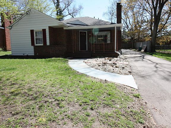 3rd image of 132 Merwood Dr E