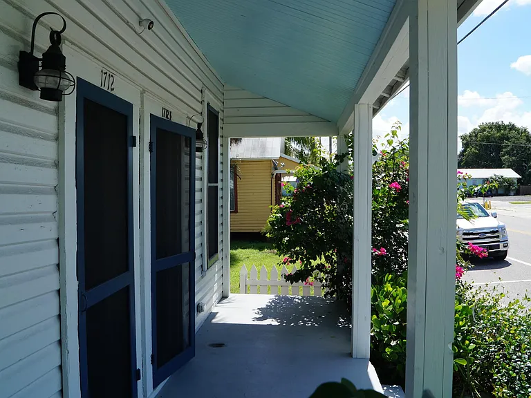 1712 E 4th Ave — Photo 3