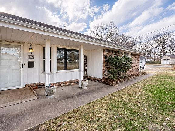 2nd image of 220 E 2nd Ave