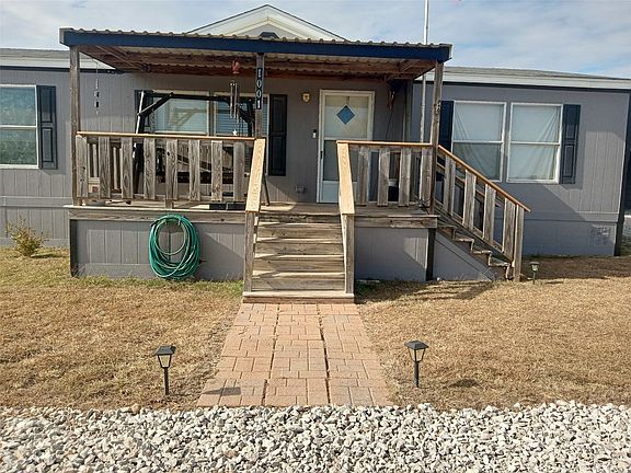 2nd image of 1001 Elizabeth Rd