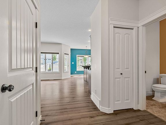 3rd image of 39 Meadowview Ct