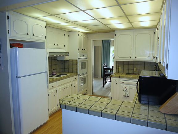 3rd image of 1950 Oakdell Dr