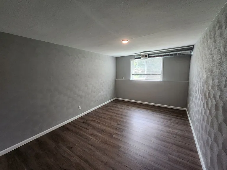 133 W 35th St — Photo 11