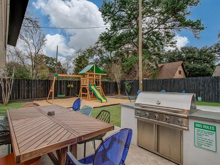 9219 Kempwood Dr — Photo 32