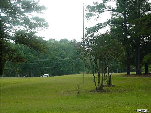 1st image of 2621 Forest Lawn Dr #3