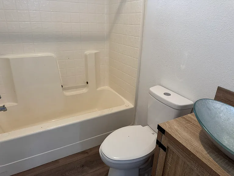 1532 N Calaveras St — Photo 16