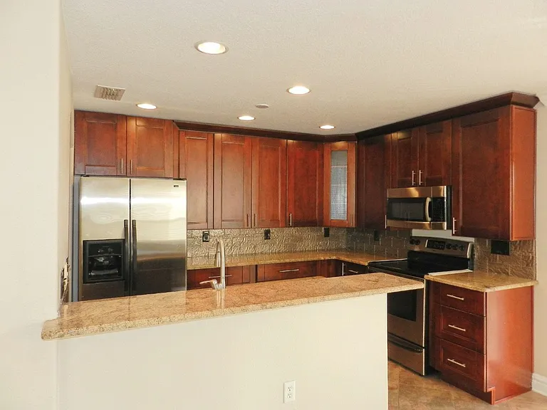 10837 Kensington Park Ave — Photo 7