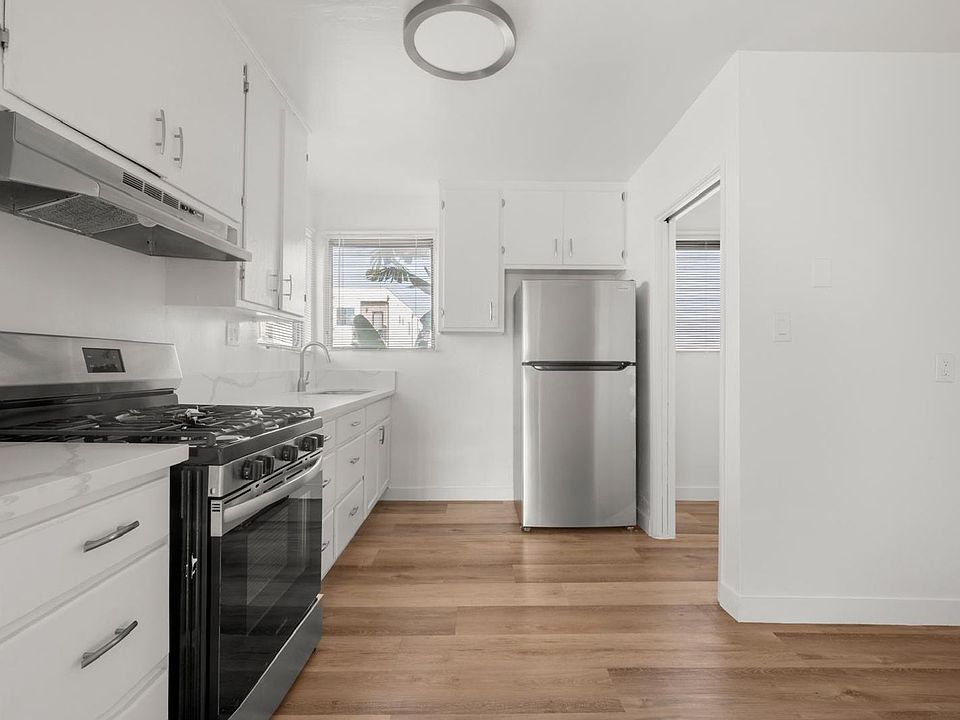 1st image of 642 W 74th St APT 4