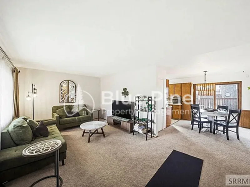 Building Photo - 407 Valley Dr