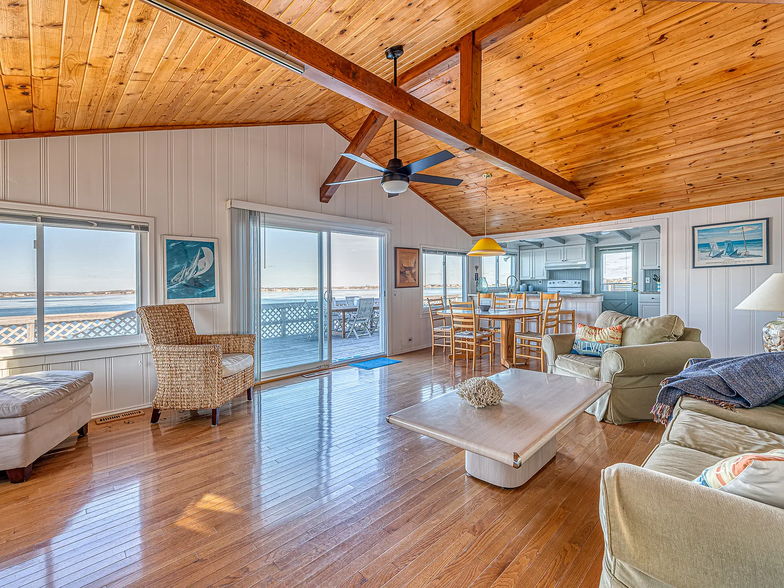 Pond Point Beach Cottage — Photo 2
