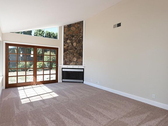 3rd image of 895 Furlong Dr