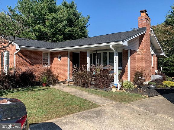 3rd image of 205 Headington Ct