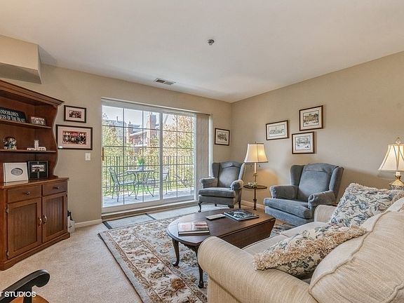 4th image of 143 Hunt Club Dr #143