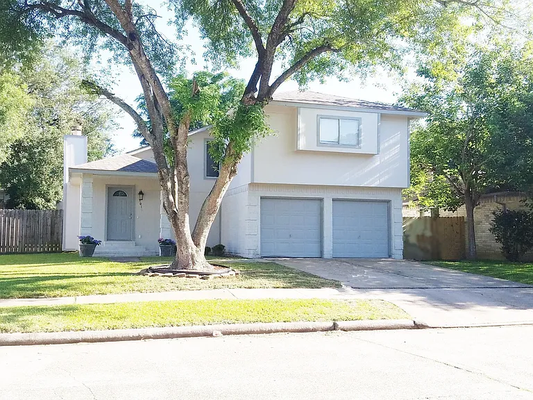 3019 Becket St — Photo 2