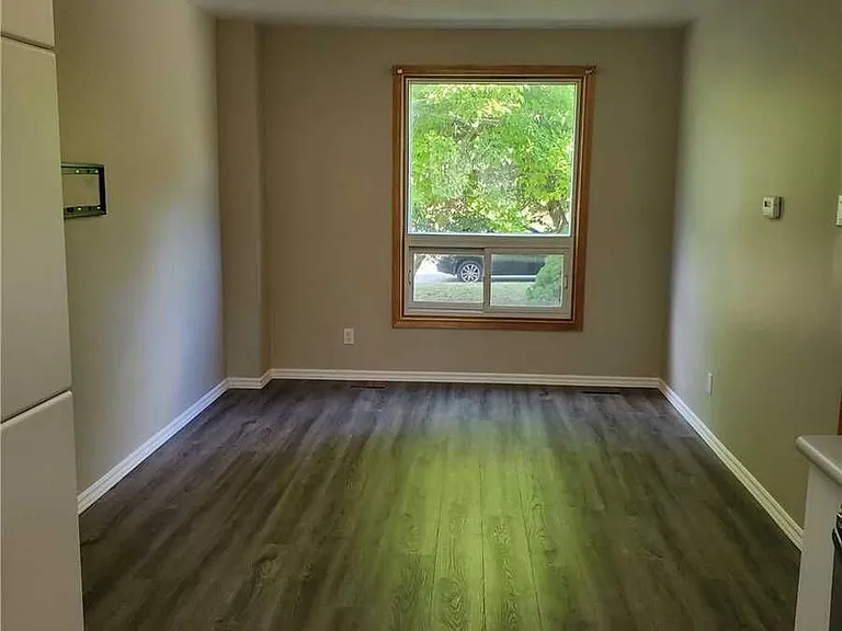 598 Middlewoods Dr — Photo 6