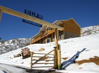 1211 N Maple St, Huntsville, UT 84317