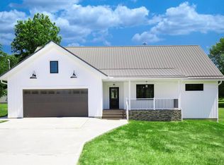 102 Berry Ln, Friendly, WV 26146