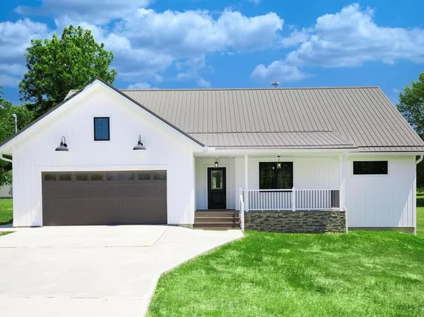 102 Berry Lane, Friendly, WV 26146