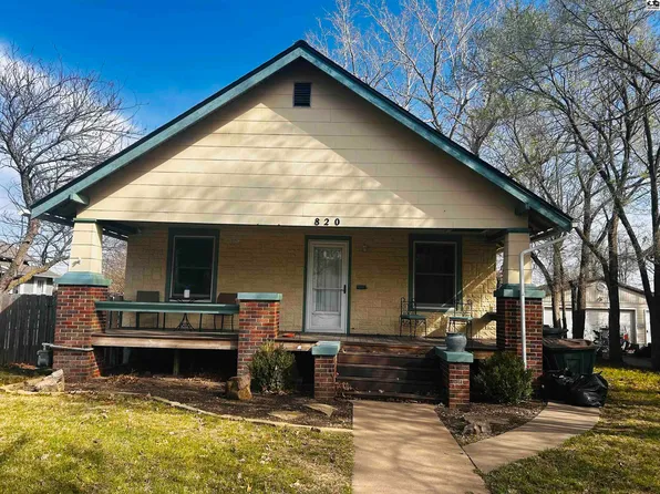 820 W 3rd St, Pratt, KS 67124