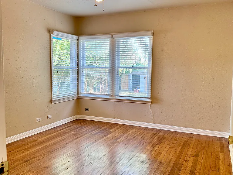 510 Elmwood Dr — Photo 8