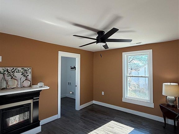 4th image of 174 Hollins St