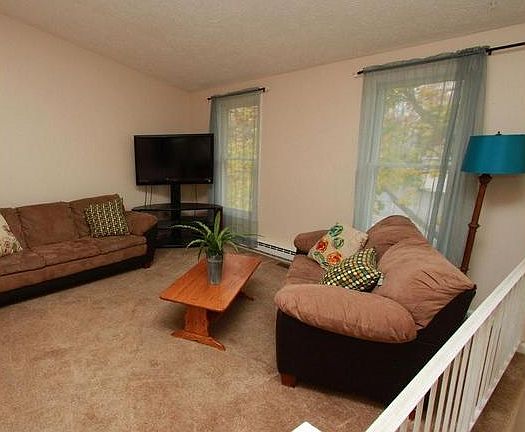 2nd image of 9 Anemone Ln