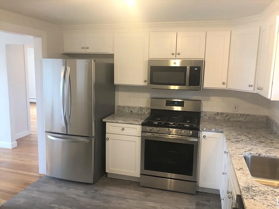 98 Moreland St S #2