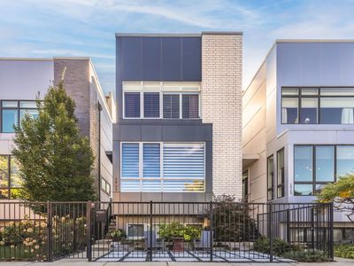 1913 W Race Ave, Chicago, IL, 60612