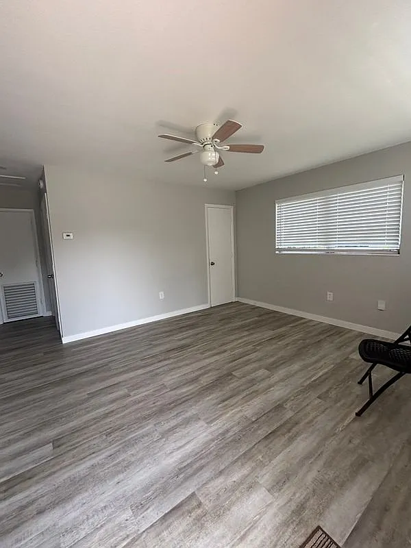 3 bed, 2.0 bath, 1242 sqft, $3,200 — Photo 2