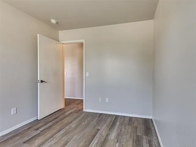 1604 W Elm St — Photo 9