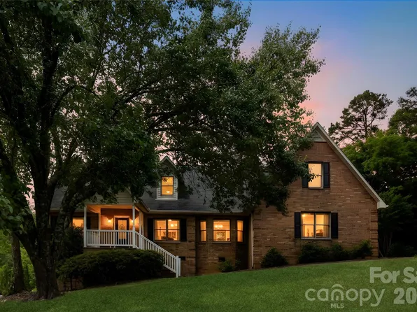 813 Rothmoor Dr NE, Concord, NC 28025