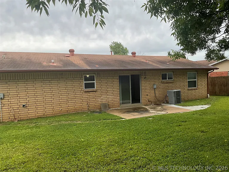 318 S 161st Pl E — Photo 22