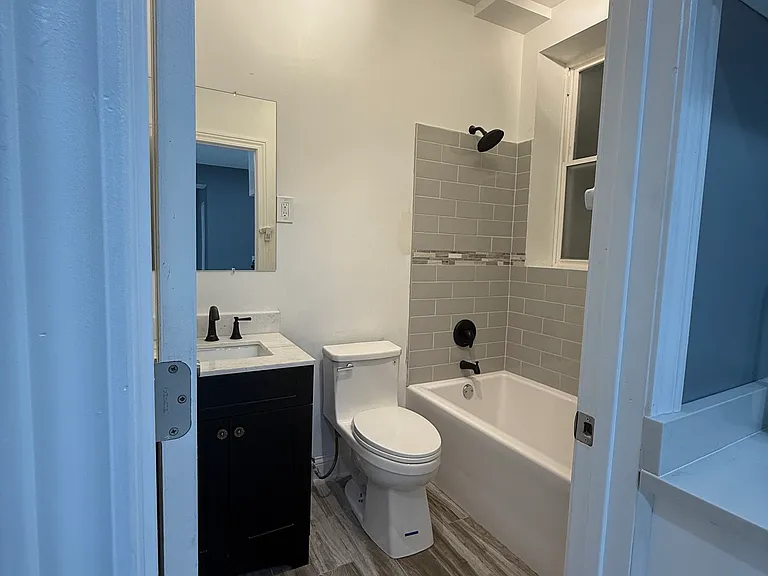 6335 S Elizabeth St — Photo 2