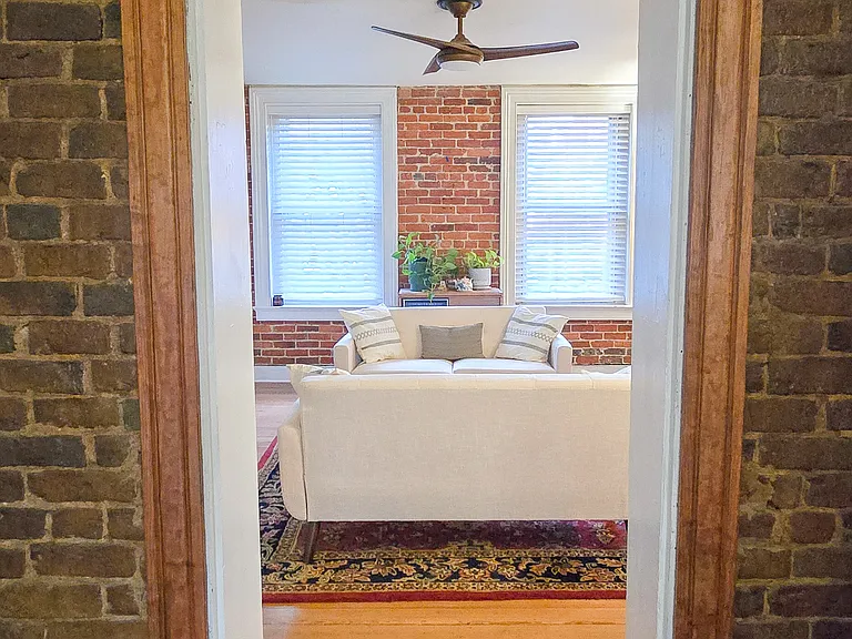 209 W Clay St — Photo 13