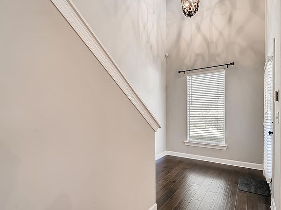 3rd image of 805 Bracken Trl